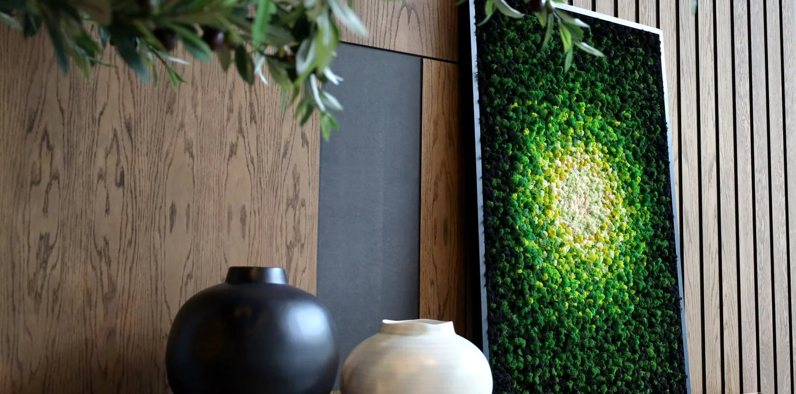 Inred med torkade och konserverade växter – naturlig design som varar
