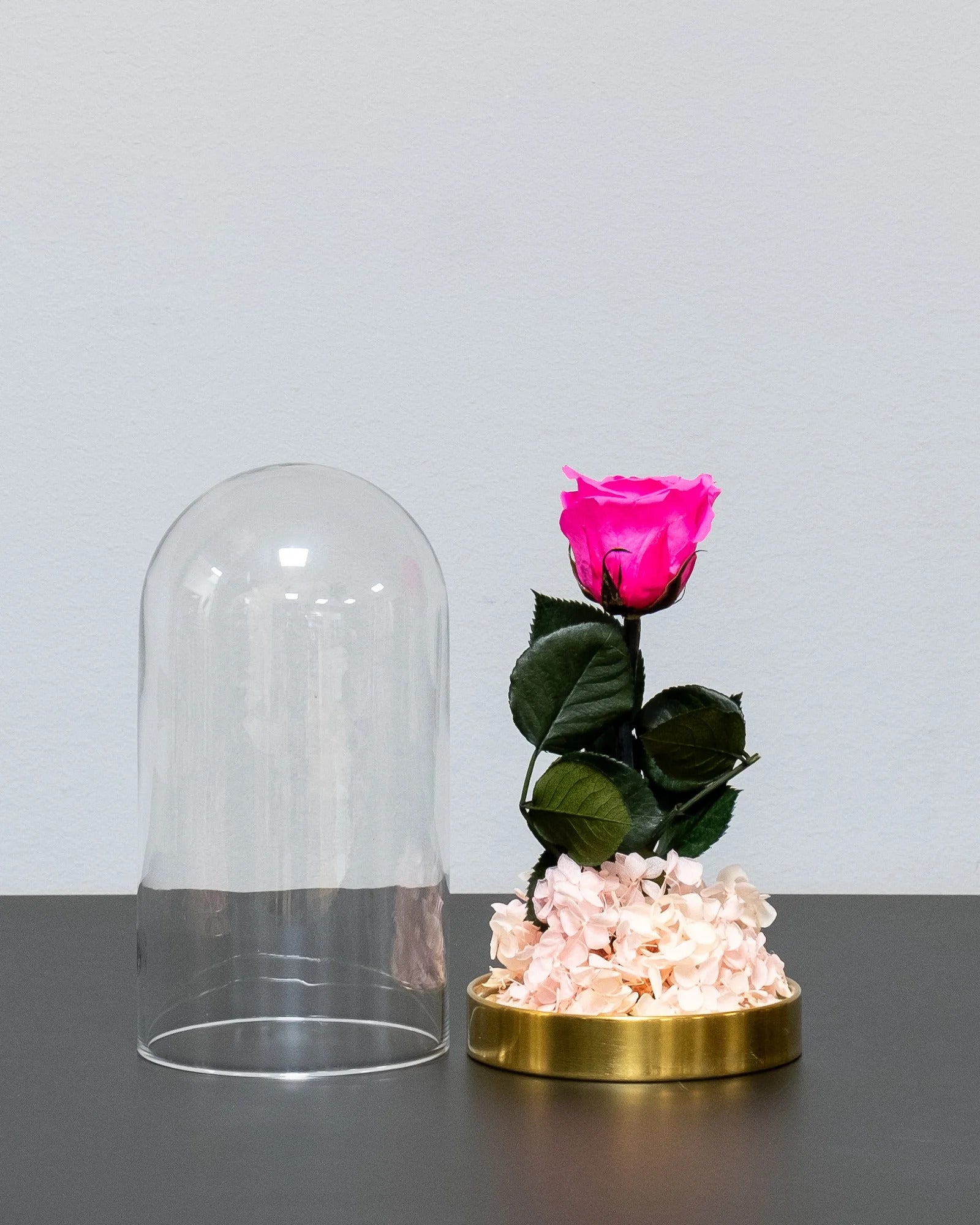 Roskupa med Evighetsrosor och Hortensia som dekorativ produkt från Forever Flora