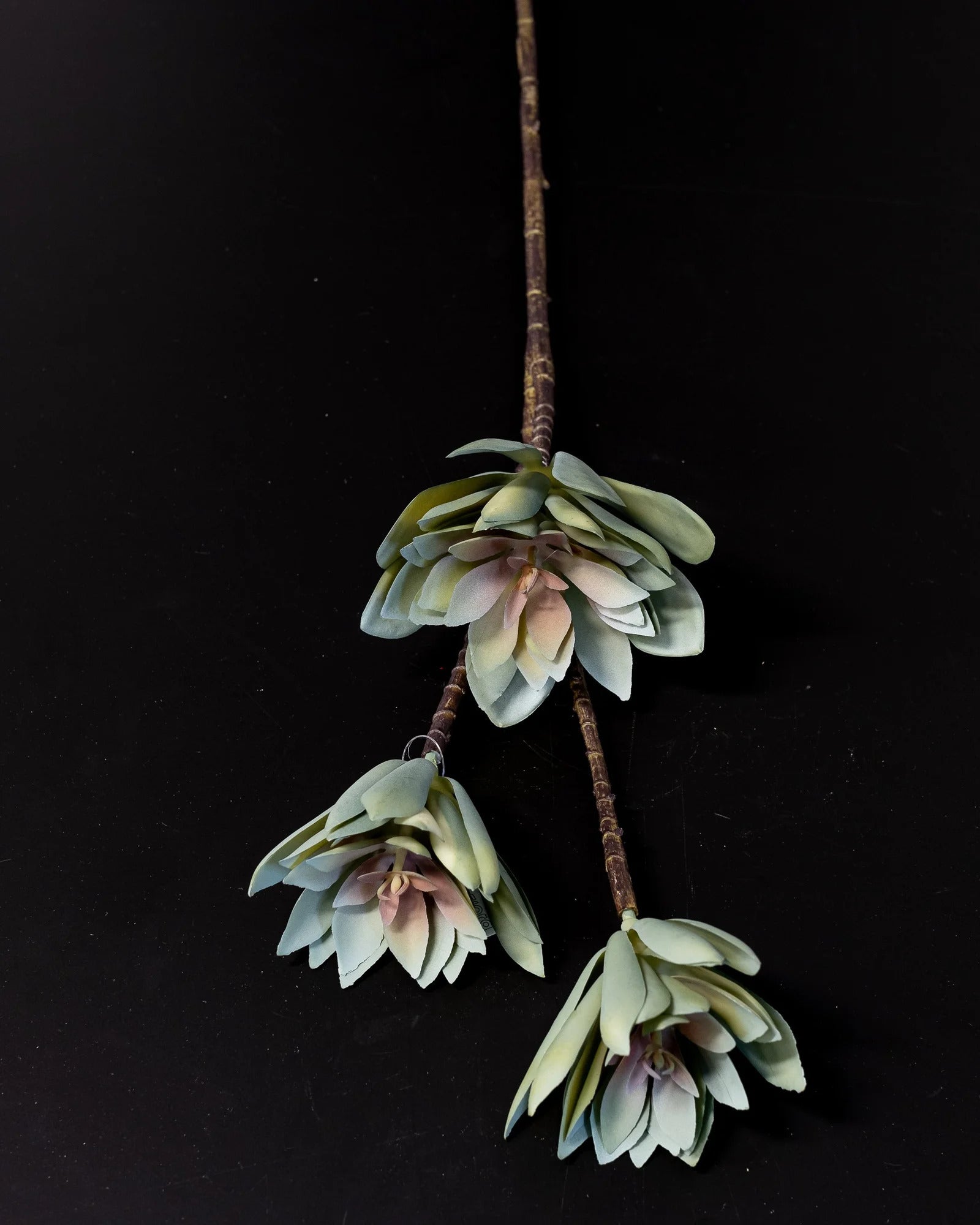 Konstgjord lotusblomma ljusgrön – 83 cm för dekorativ styling i inomhusmiljö