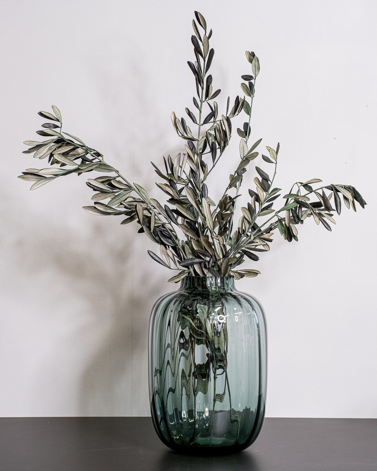 Preserved olive leaves as natural plant material