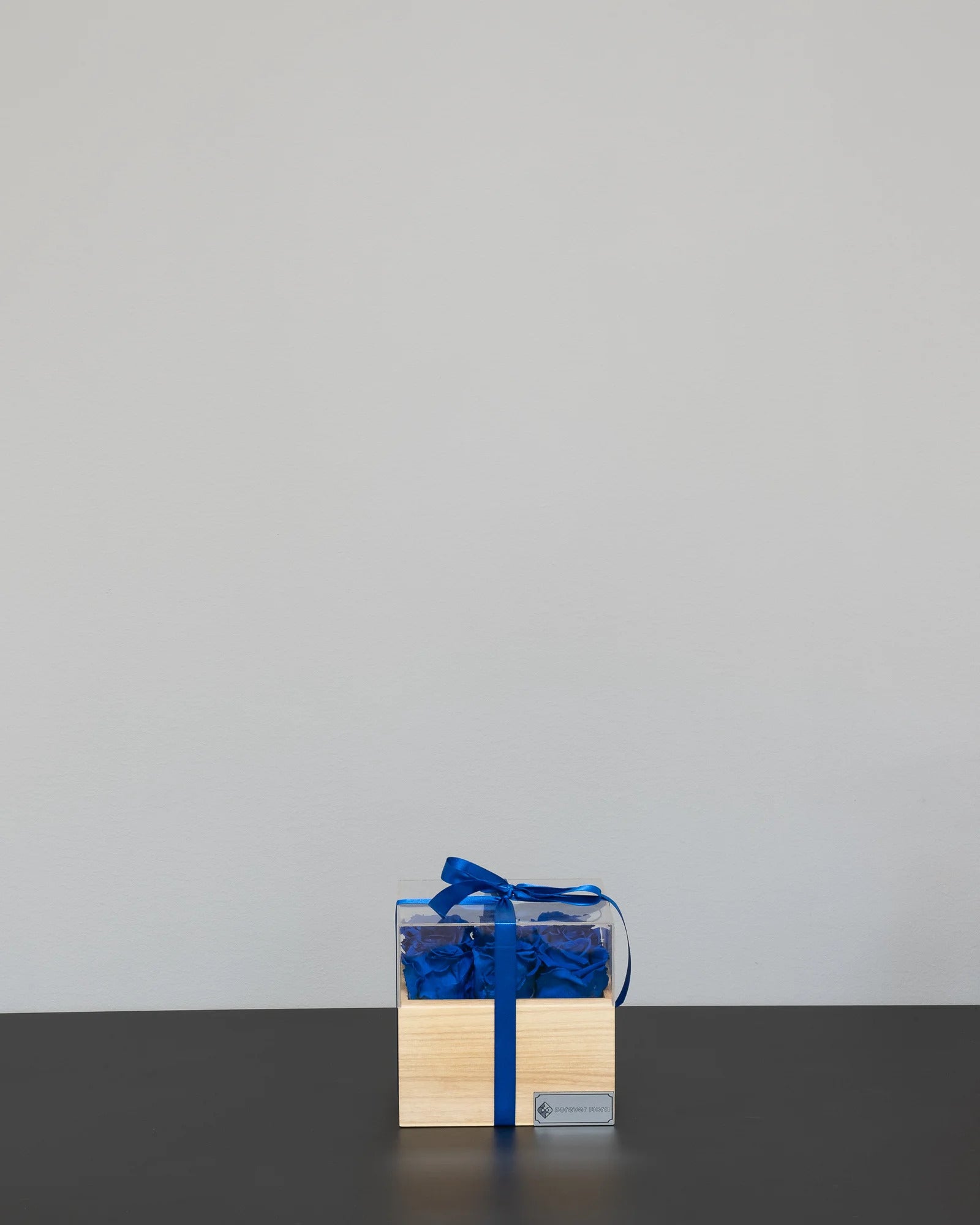 Evighetsros Rosbox 9 st som presentbox med konserverade rosor i röd