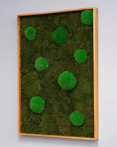 Detaljerad vy av Kvadratisk mosstavla mix med mossplatta och bollmossa med naturlig mossstruktur – 110×110 cm