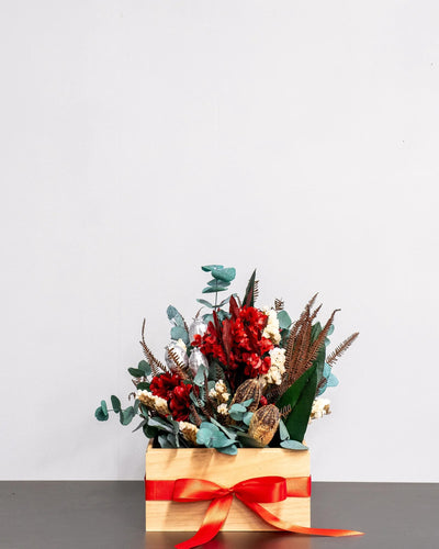Röd Elegans Blomsterbox med rött sidenband