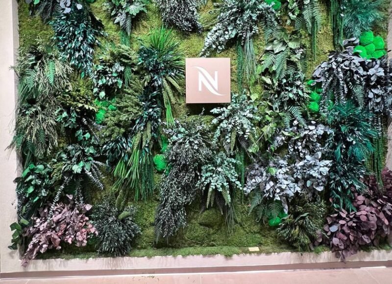 Växtvägg Nespresso butiken - Hamngatan Stockholm 2022 12 15 13.33.01