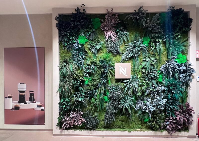 Växtvägg Nespresso butiken - Hamngatan Stockholm 2022 12 15 13.33.16