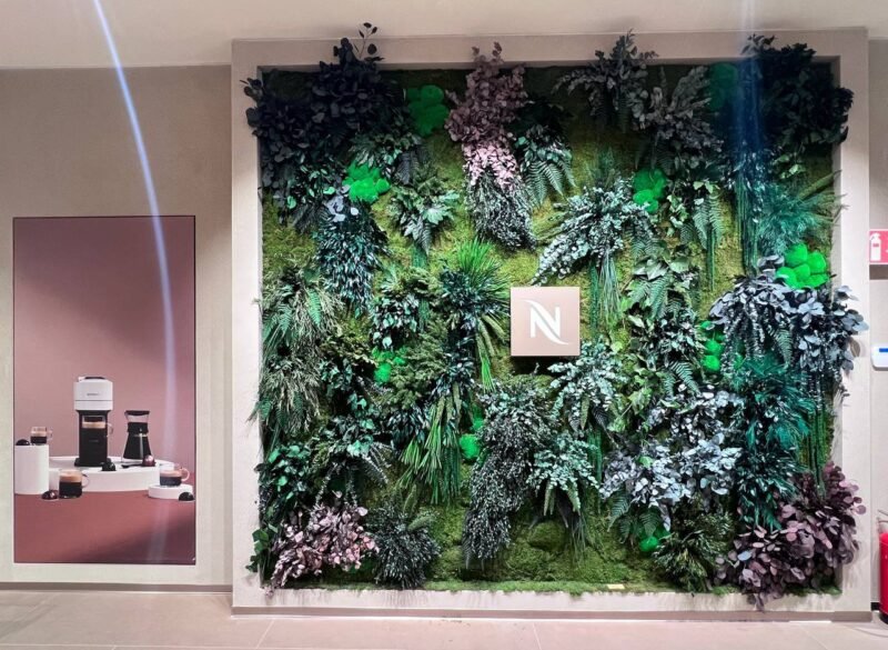 Växtvägg Nespresso butiken - Hamngatan Stockholm 2022 12 15 13.33.20