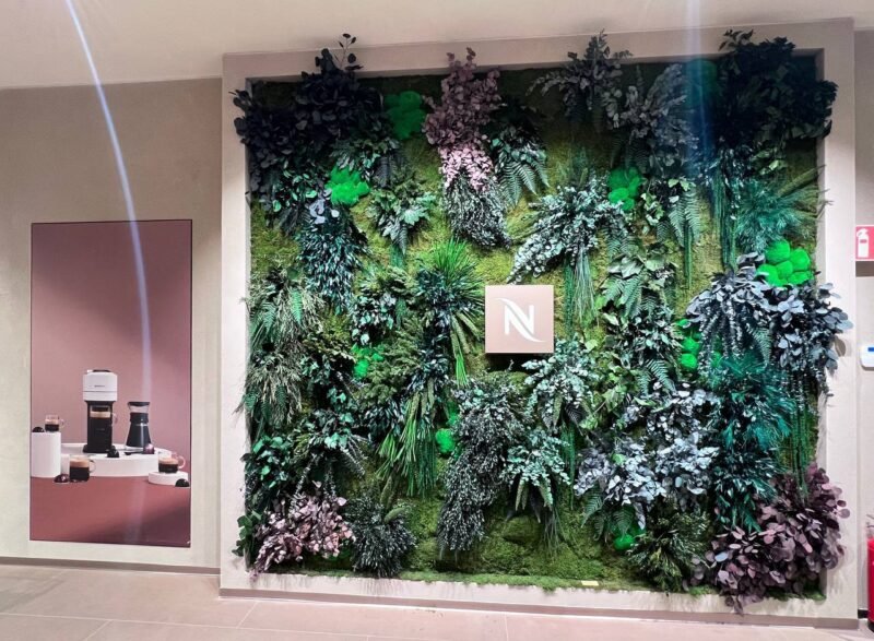 Växtvägg Nespresso butiken - Hamngatan Stockholm 2022 12 15 13.33.26