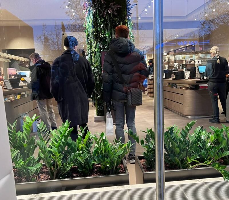 Växtvägg Nespresso butiken - Hamngatan Stockholm 2022 12 15 13.34.22